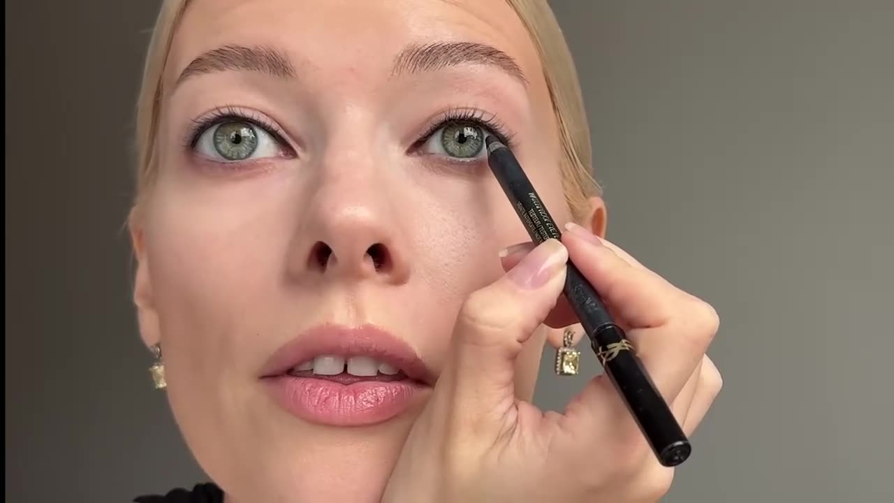 Black Smokey Eye Tutorial (3 Techniques) P17