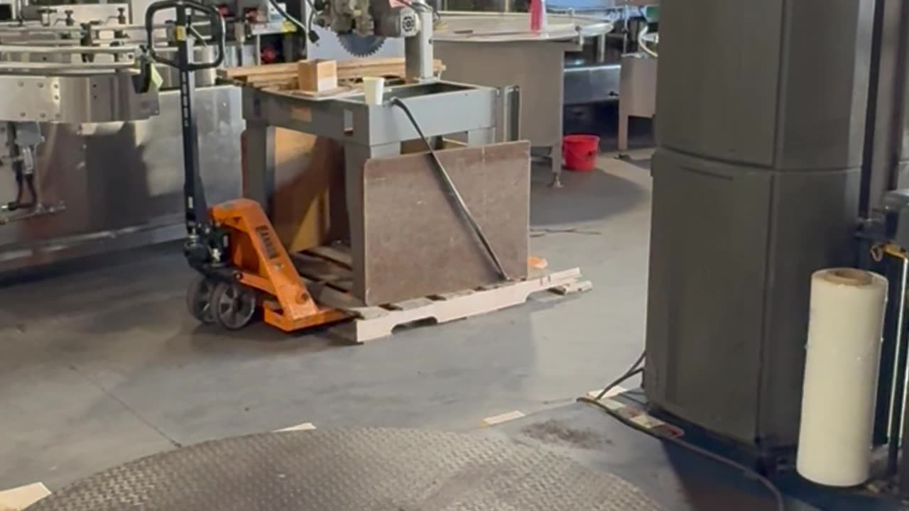 Lantech Q300 Pallet Wrapper function test