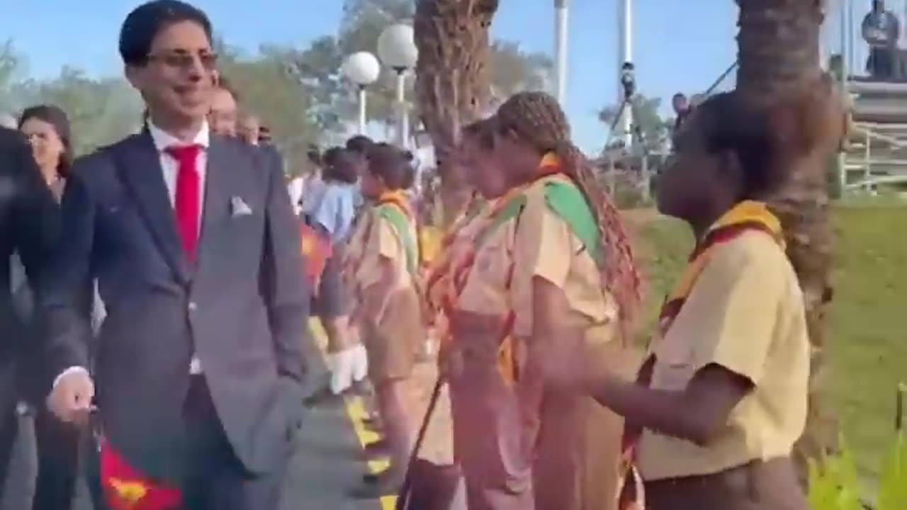 PNG People welcome the MAN OF GOD