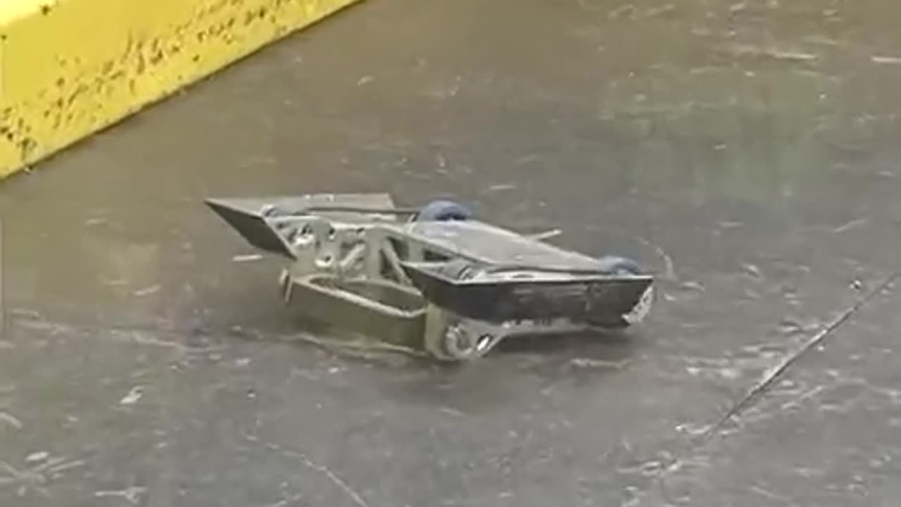 RoboBots Red Knight-Dr. Destruction.mpg