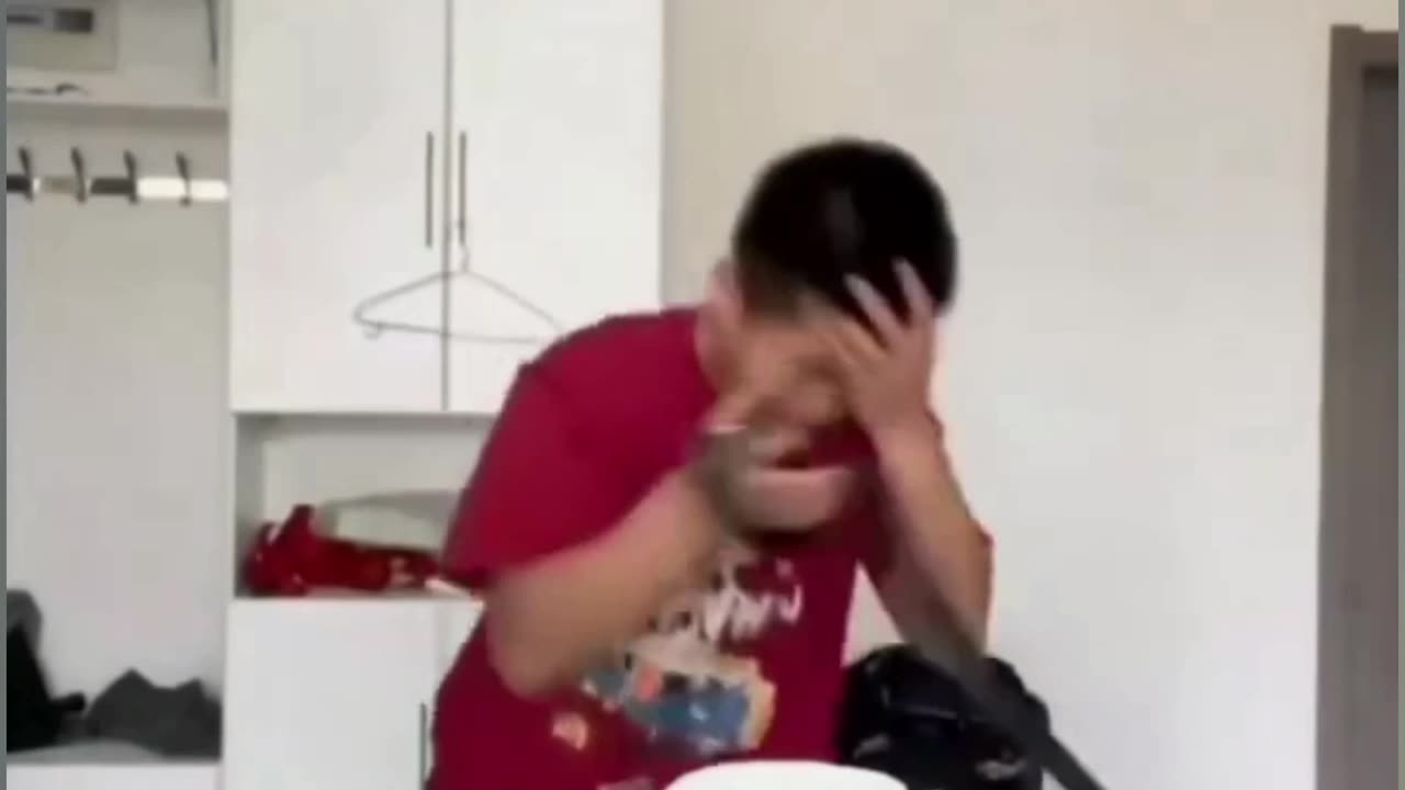 FUNNY. I LIKE😅😅