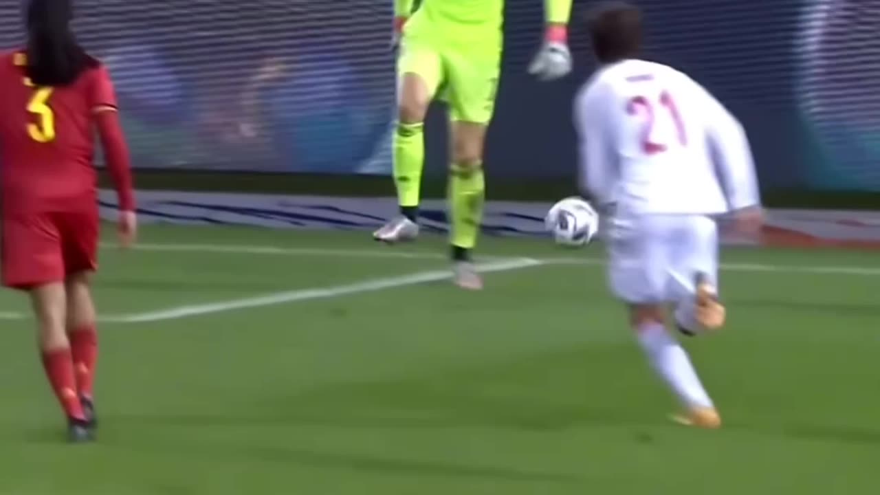 When Goalkeepers Lose Focus