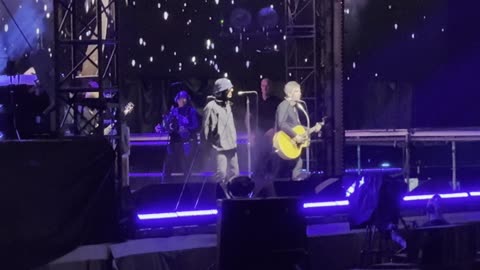 Wonderwall - Oasis Live 25