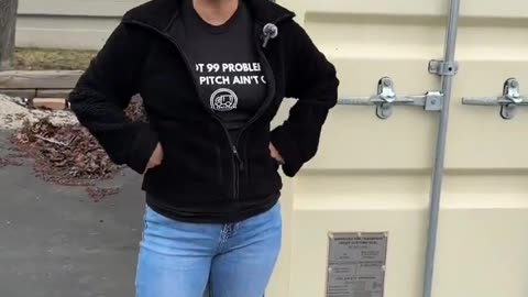 My name isn’t even Sofia—it's Chrissy! But you know what I do know? Containers!