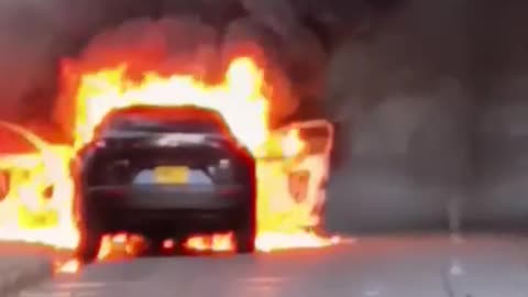Incendio de carro en Manga