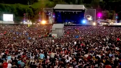 Red Hot Chili Peppers - Around the World - Live at Slane Castle