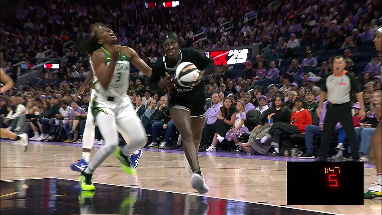 👀 Amihere ELBOWS Nneka's FACE | Seattle Storm vs Golden State Valkyries, WNBA women's basketball
