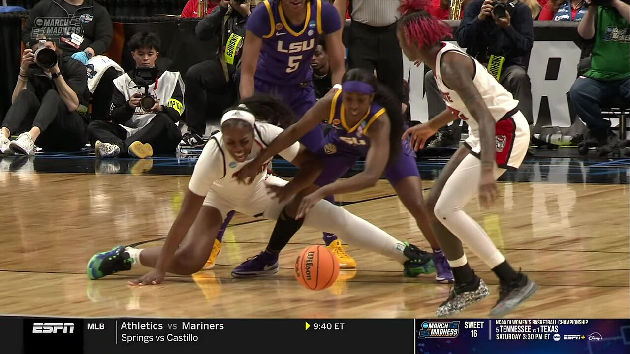 🫣 KNEE INJURY during LSU vs NC State, freshman helped off court | NCAA women's basketball tournament