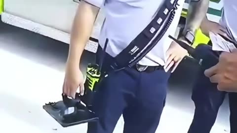 Police officer blocks pregnant woman from entering hospital