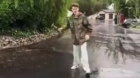 LIGHTNING IS TERRIFYING... AND AWESOME