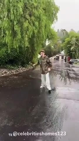 LIGHTNING IS TERRIFYING... AND AWESOME