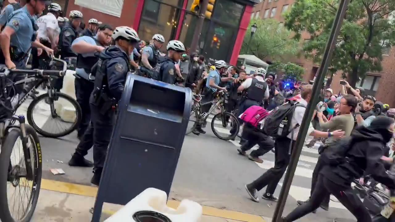 Philly cops manhandling Antifa like the little clowns they are.