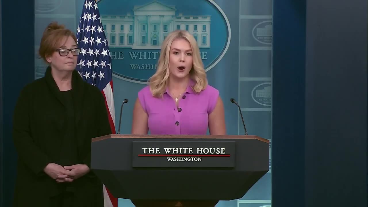 🚨🔥Karoline Leavitt goes SCORCHED EARTH on Sen. Chris Van Hollen for trip to El Salvador..