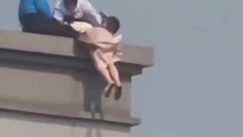 Man stopped suicide attempt by grabbing womans hair