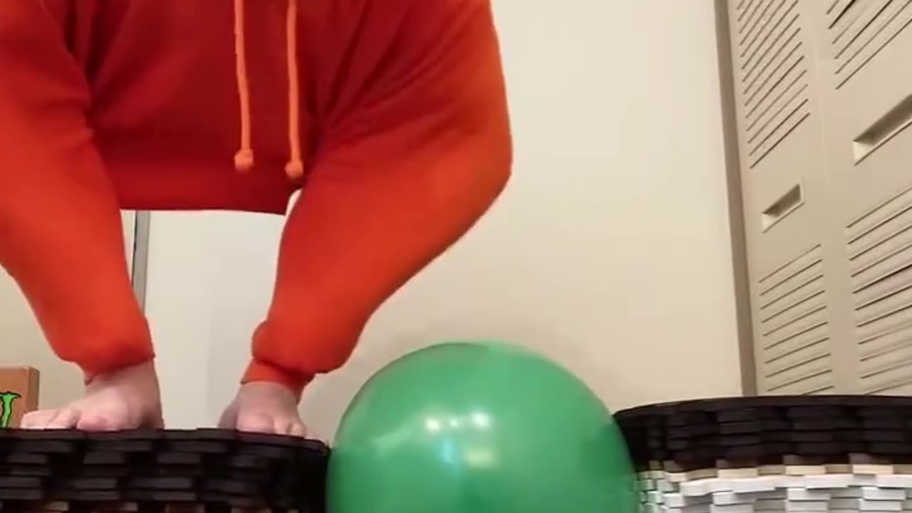 Playing with balloon suddenly what happened 😱😱