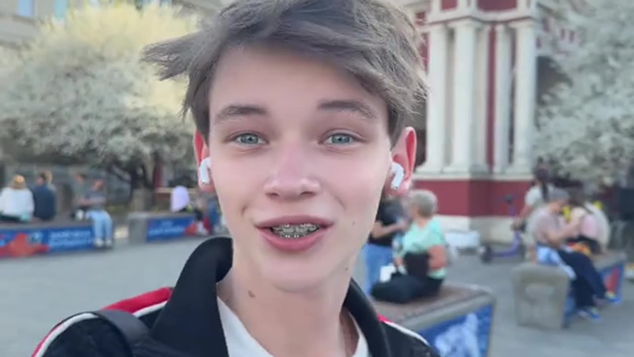 Exploring Moscow Streets Alone! 🇷🇺