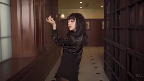 性感黑裙小姐姐热舞