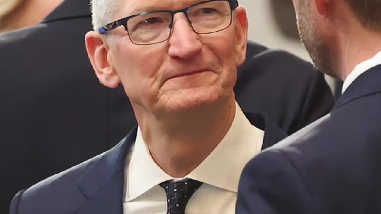 Trump wants Apple 🍎 iPhone Manufacturers in U.S