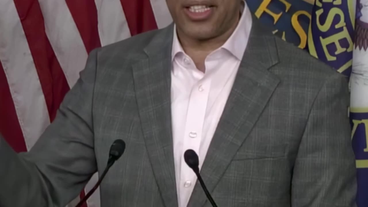 Hakeem Jeffries Blasts Trump’s First 100 Days : “An Unmitigated Disaster”