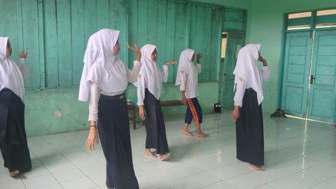 LATIHAN TARI LAMUNAN 2 - SMPI YOSOWILANGUN [SHOT BY PIXEL 6 PRO]