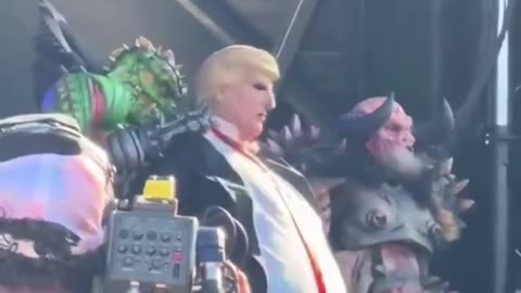 Effigies of Musk and Trump destroyed at a Chicago music event by liberals