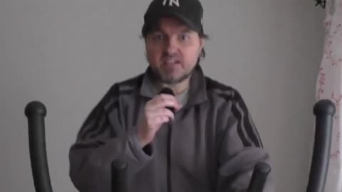 Magmys Micke Arg På Balkongen, Ryter Till & Klagar På Troll