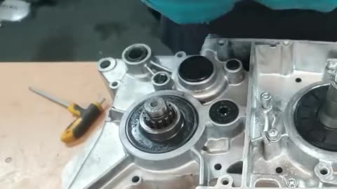 Replacing the Piston on a Yamaha DT 2-Stroke