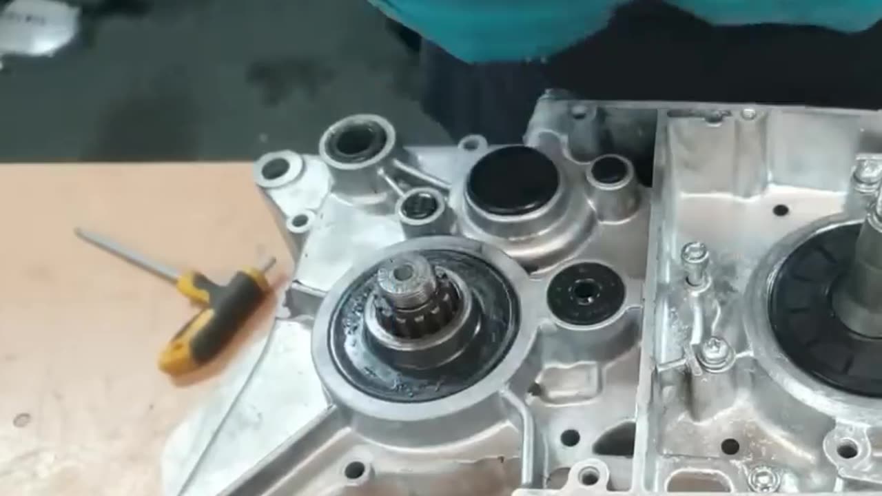 Replacing the Piston on a Yamaha DT 2-Stroke