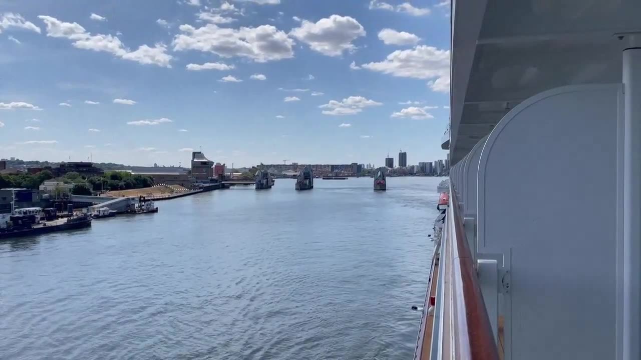 London sail down the Thames, Viking Vela 2025