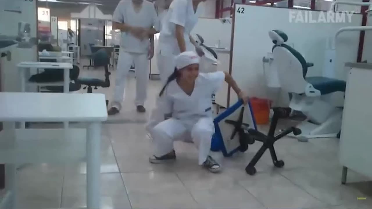 Total Idiots At Work : Bad Day at Workπ·ββοΈπ€¦ββοΈπ€£π