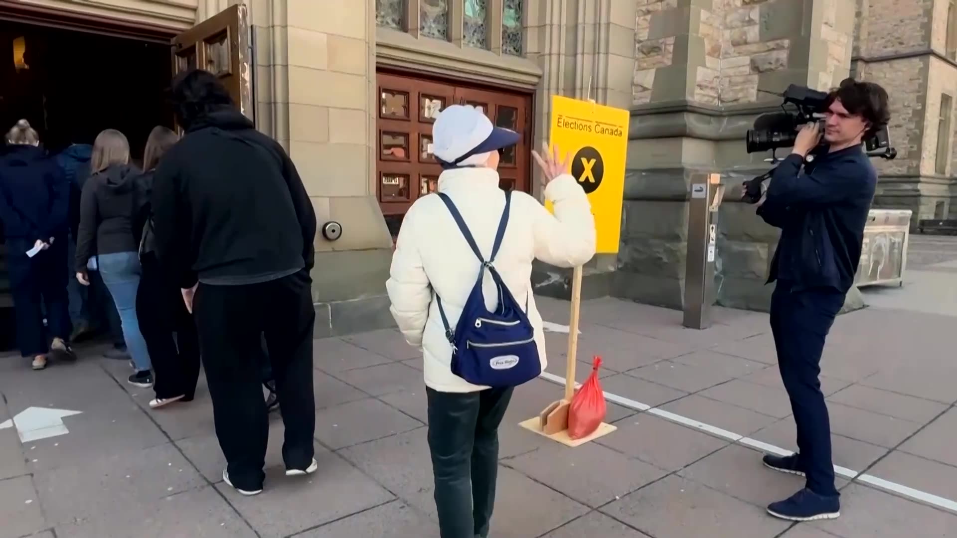 Analyst: Tightening polls in Canada add uncertainty to election