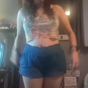 Every pair of shorts,pants,skirt etc should come with pockets.