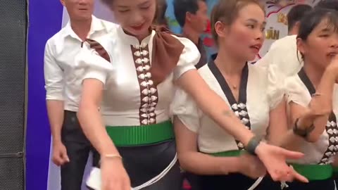 beautiful dancing idol