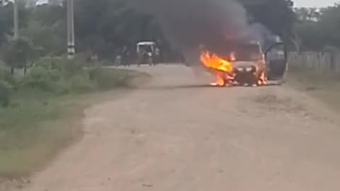 Emergencia por buseta escolar incendiada en Guáimaro