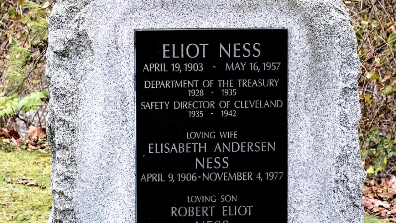FAMOUS GRAVES - VOL. 170: ELLIOT NESS