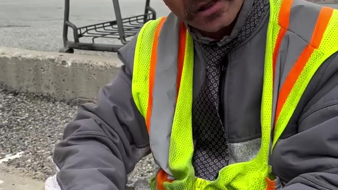 Millionaire blessed homeless with $20,000 while selling bananas and made us cry.hd