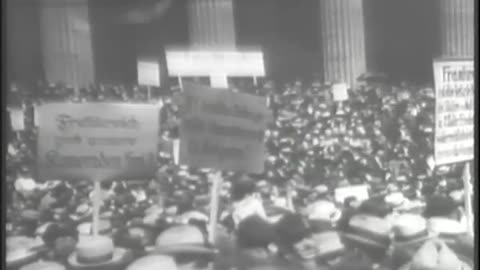 [HEARST NEWSREEL EXCERPTS] - [HEARST NEWSREEL EXCERPTS] - cbs-cbswwi-595