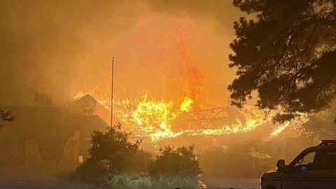 Grand Canyon lodge destroyed as wildfires threaten northern Arizona