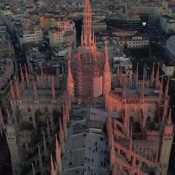 IL DUOMO DI MILANO, UN CAPOLAVORO ASSOLUTO, NEMMENO PER SOGNO COSTRUITO DA POPOLI PRIMITIVI