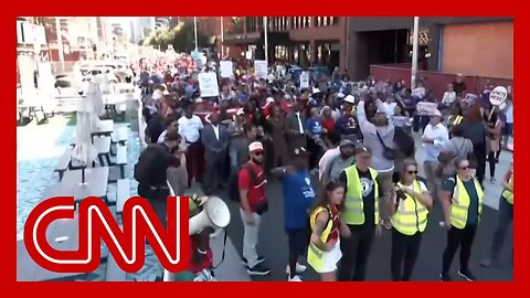 Rallies in Chicago as Trump vows immigration crackdown