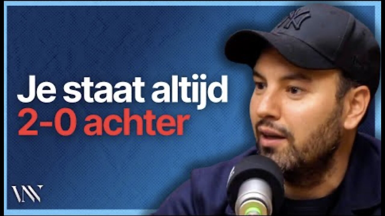 Mohamed Chaar bij een podcast