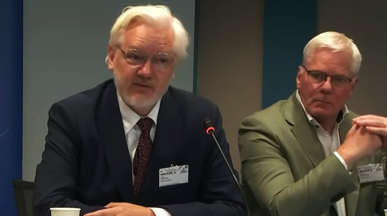 Donald Trump debería aceptar reunirse con Assange?