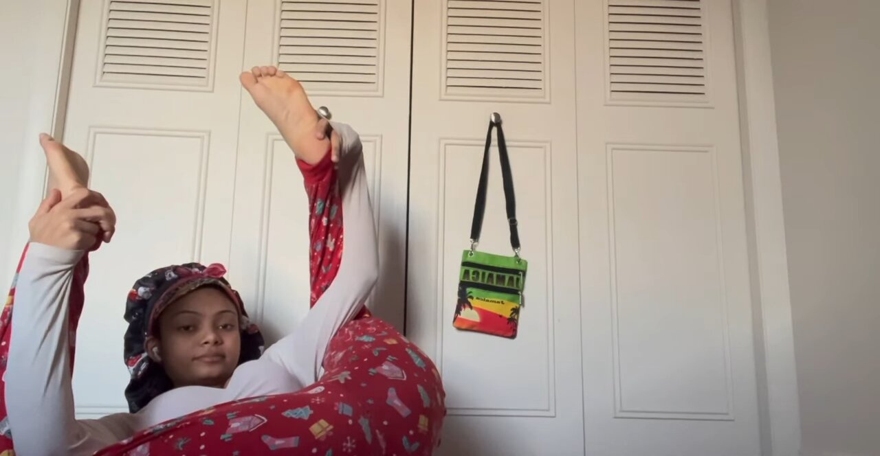 Imanii Bends - Fun Yoga Black Girl Routine | Day 13 😚