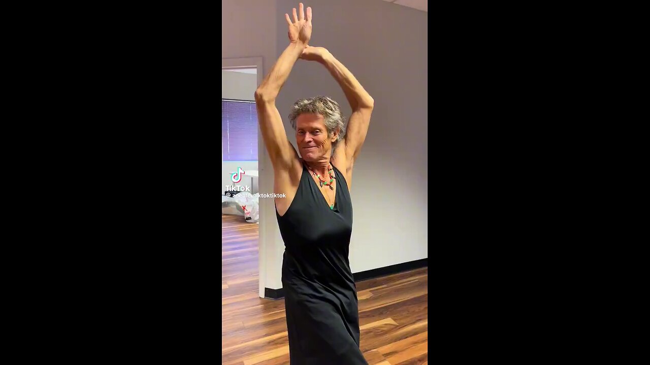 WILLIAM DAFOE ENJOYING HIS LIFE 😭😭😭