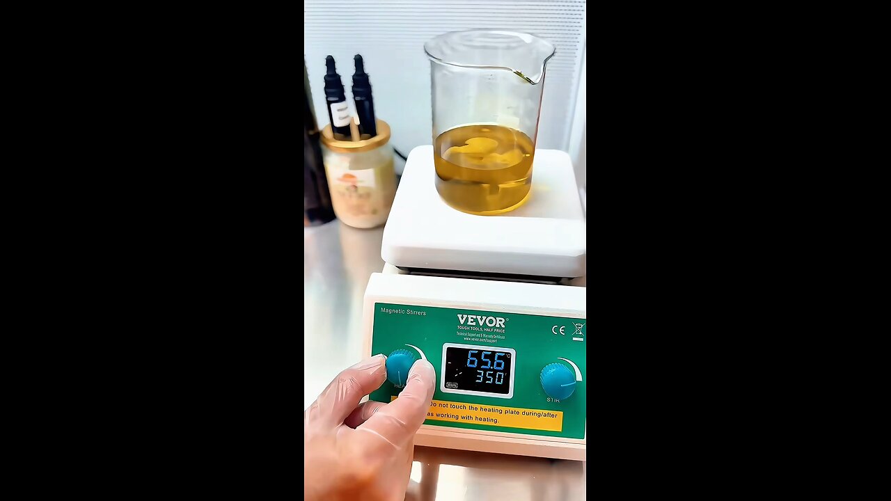 In het lab: zo mengen we CBD, CBN & CBG op de magneetroerder