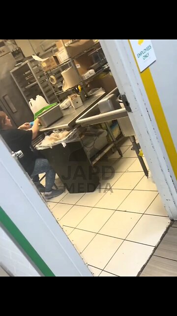 If You Knew What Happens Behind Fast Food Counters, You'd Never Eat There 😭 #fastfoodsecrets #japd