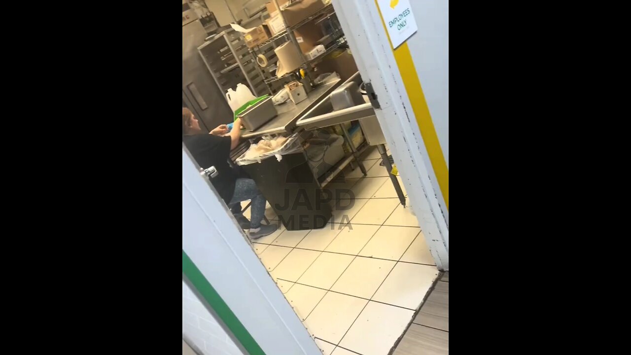If You Knew What Happens Behind Fast Food Counters, You'd Never Eat There 😭 #fastfoodsecrets #japd