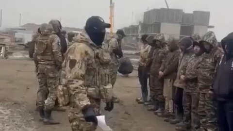 "Russian Officer's Ultimatum: Serve or Deport, Illegal Migrants Faced with Tough Choice"