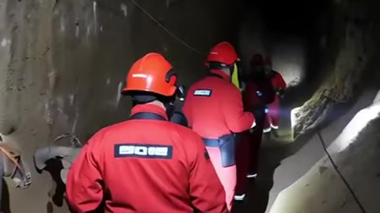 TUNNEL SOUS TERRAIN POUR TRAFFIC D'ENFANTS ENDROIT INCONNUE