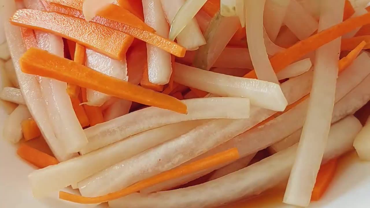 Quick & Easy Korean Carrot Salad Recipe 🌶️ | Delicious Morkovcha in Minutes! 🥕